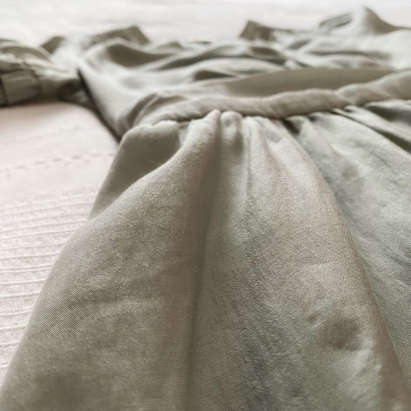 SEE U SOON SAGE GREEN SHORT SMOCKED PEASANT SLEEVE SURPLICE MAXI DRESS - XS - Picture 7 of 8